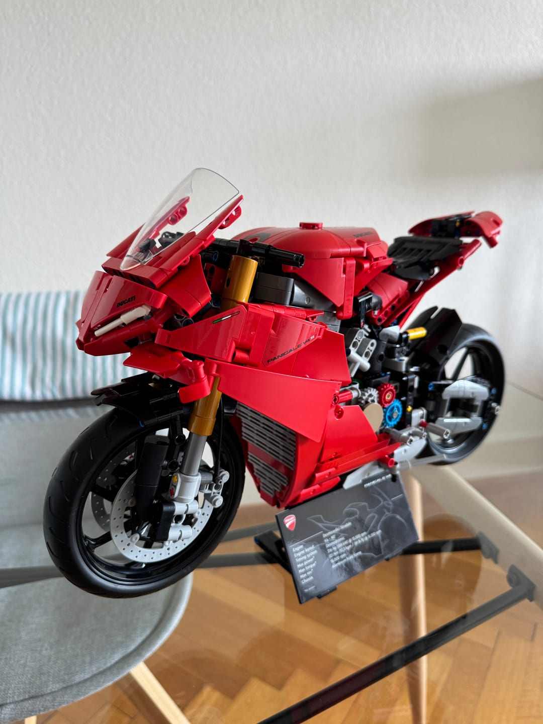 LEGO Technic Ducati Panigale V4 R (42107)